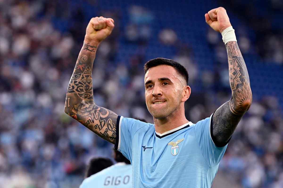 Matias Vecino esulta dopo un gol 