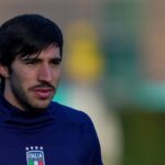 Sandro Tonali in campo in allenamento