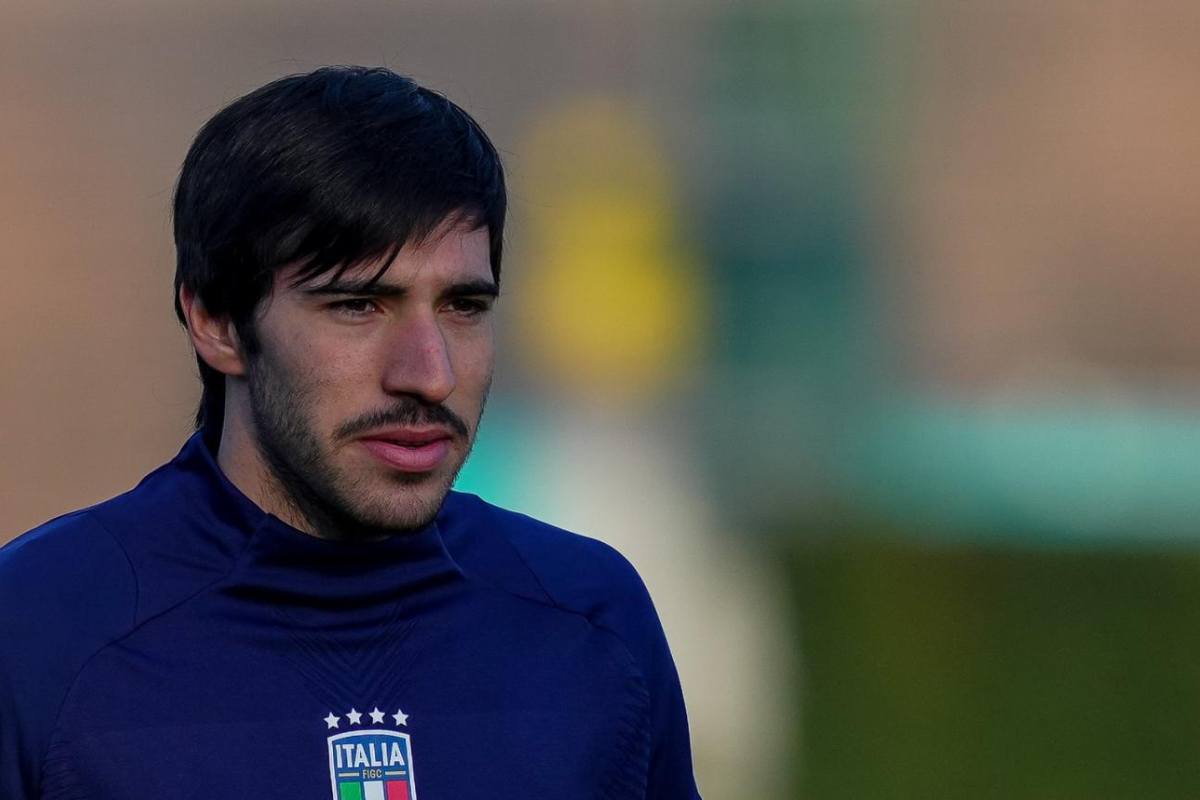 Sandro Tonali in campo in allenamento