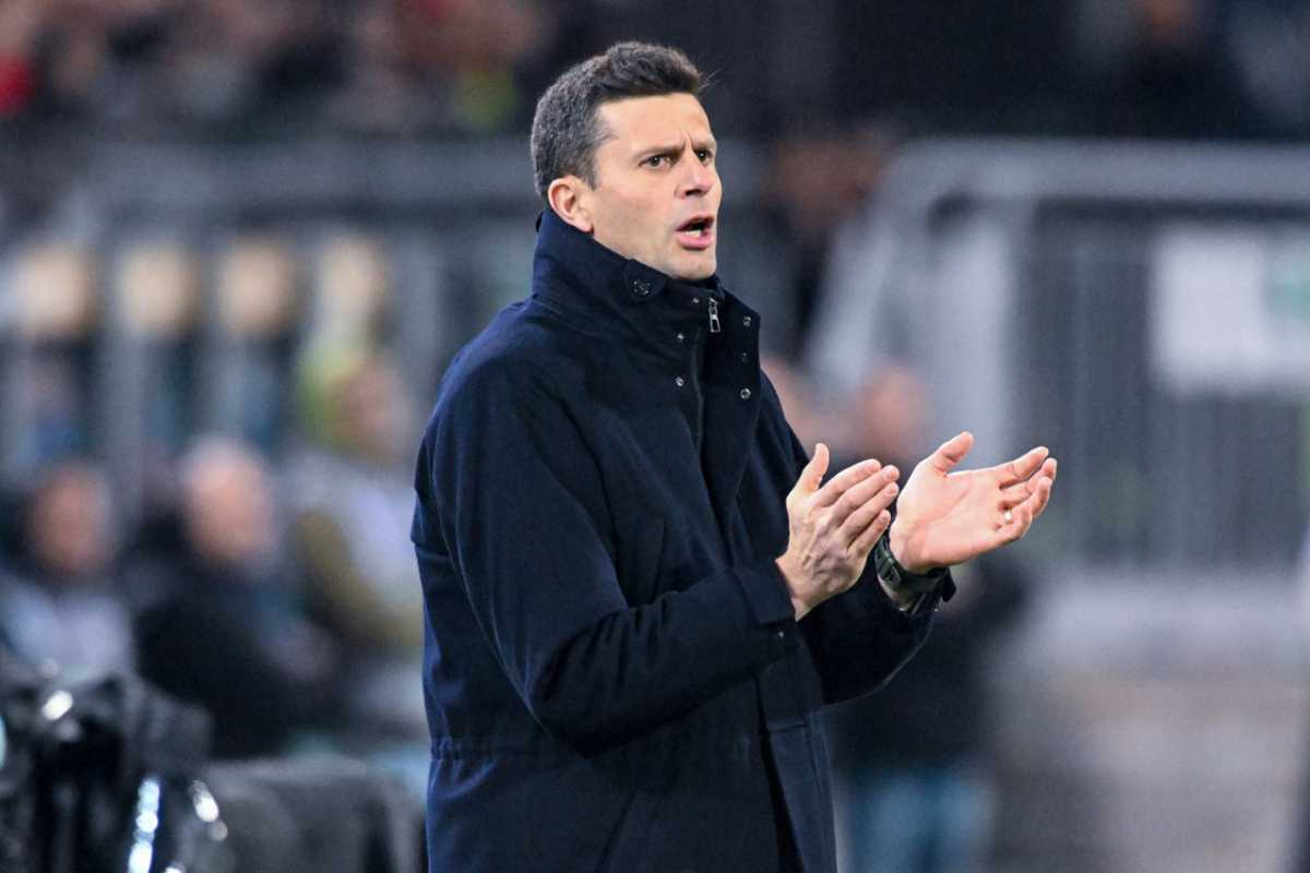 Thiago Motta applaude la squadra