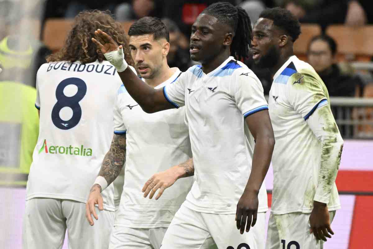 La Lazio esulta dopo il gol vittoria contro il Milan 